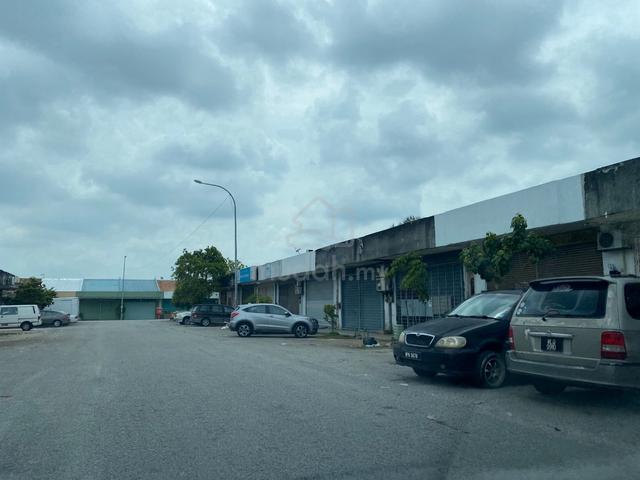 Puchong Utama 1 and Utama 2 Single Storey Link Factory 1