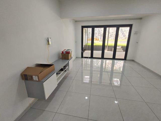 Fully Renovated Freehold 2.5-Storey Link House For Rent 1