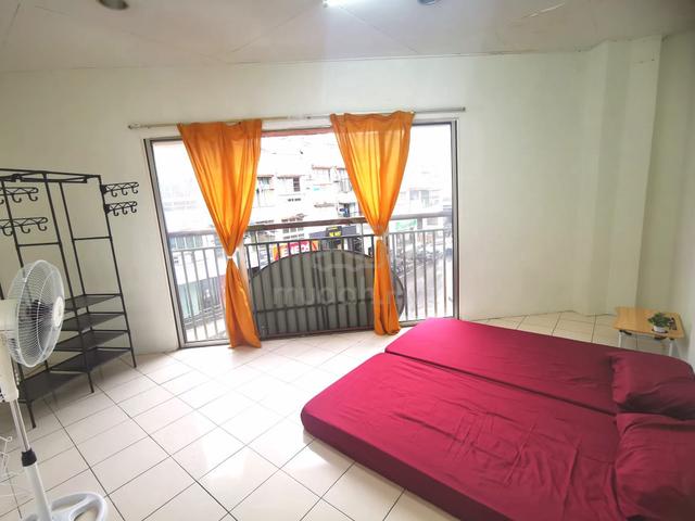 2min Walk MRT Male Female Couple Medium Room Vista Apartment 1