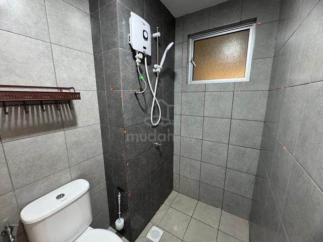 Partially furnished room with shared bathroom 1