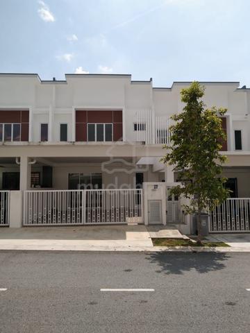Huge Size, 2 Storey House @ Hijayu , Bandar Sri Sendayan, Seremban 1