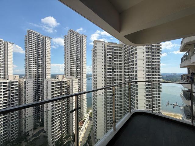 Bay Point @ Country Garden Danga Bay 1