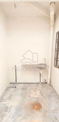 Parit Raja Rumah Kos Rendah 1