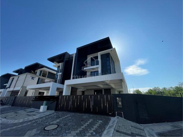 Lume Homes / Modern & Luxury Semi-D / Banyan Valley / Kolombong / KK 1