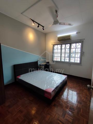 Seksyen 7 Landed, Shah Alam, Medium Room Attach Sharing Bathroom, Nice 1