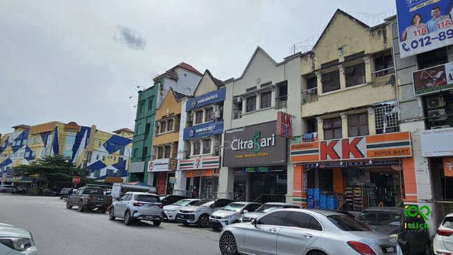 3 Sty Shop Taman  Kasturi Balakong Facing Main Road 1