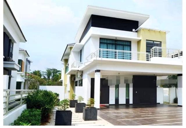 Facing Playground Full Loan High Rebate | 24x75 4R4B | 2 Sty Sendayan 1
