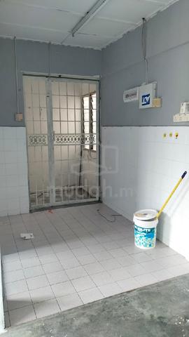 Rumah townhouse Batu Berendam 1