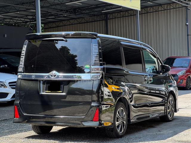 2018 Toyota VOXY 2.0 ZS KIRAMEKI (A) 8 Seater - 2