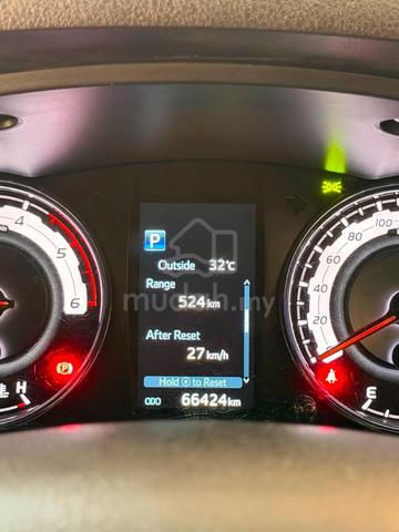 2020 Toyota HILUX 2.8 BLACK EDITION (A) - 5