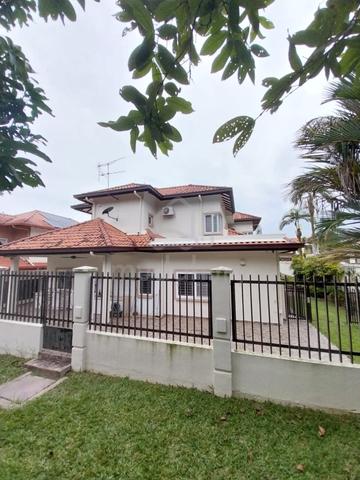 2 Storey Corner Lot Bungalow in Jalan Bidai, Bukit Jelutong For Sale. 1