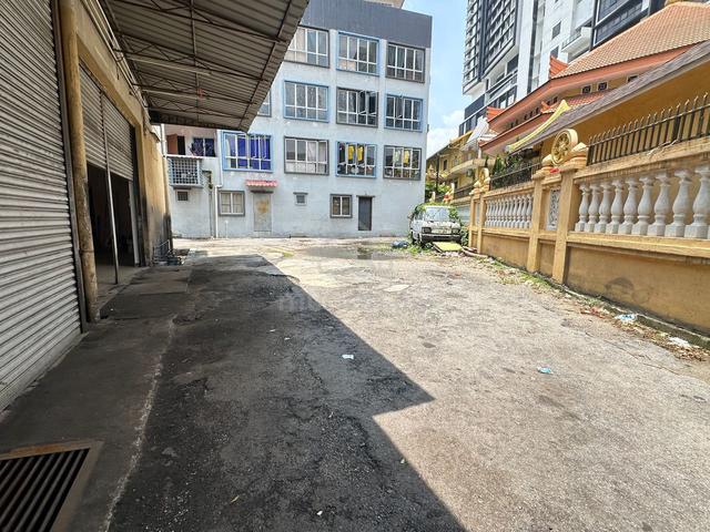 KL Pudu - Ground floor endlot SHOP, with extra land besides 1