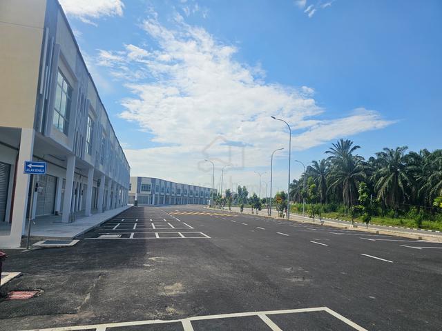 Facing Mainroad 2-1/2 storey Shoplot at Bandar Scientex Jasin Melaka 1