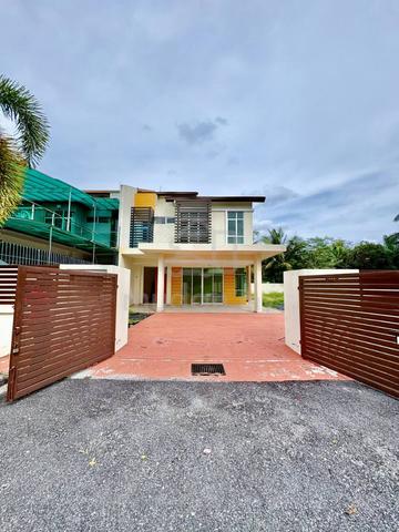 Corner Lot Brand New Double Storey Semi-D Taman Seri Putra, Banting 1