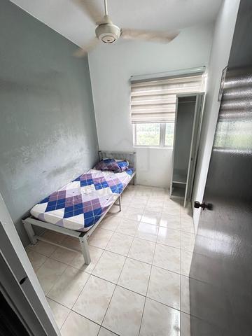 Bilik Sewa Lelaki di Desaminium Rimba area Taman Equine Seri Kembangan 1