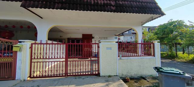 Mantin Single Storey end lot landed house for rent 1