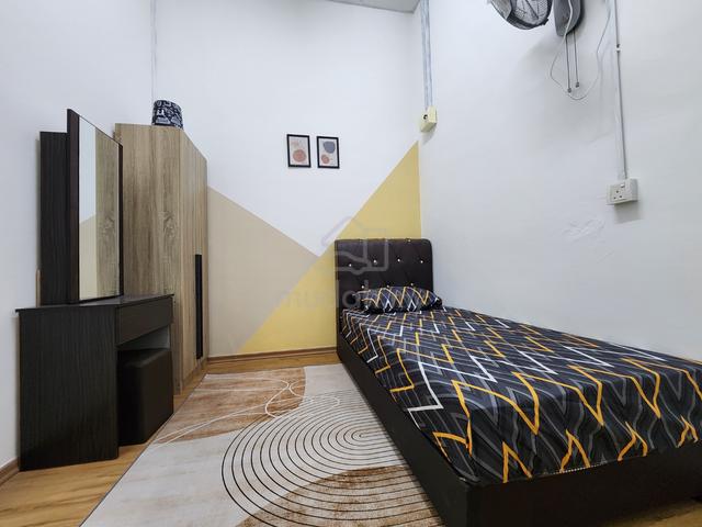 [10MINS TO CIQ/JB Sentral , 1MIN WALK TO LARKIN SENTRAL FEMALE ROOMS] 1