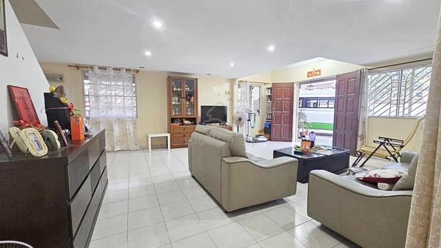 Corner 2 sty House @ Damai Perdana, Cheras, Freehold, Super Cheap 1