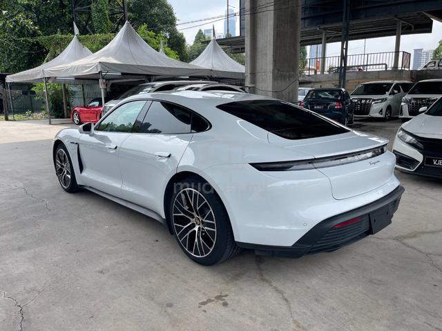 Porsche Taycan BASE - 4