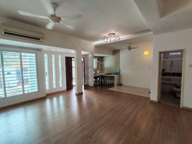 Double storey townhouse for sale at Anggerik Aranda, Kota Kemuning 1