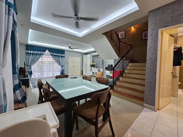 Extra Land 2 Storey Fully Renovated Putra Impiana Puchong End Lot 4