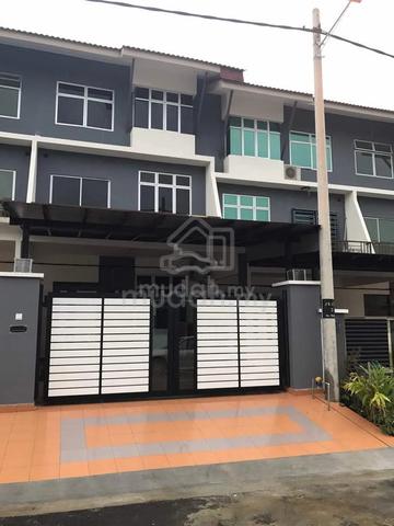 FOR SALE - TAMAN SCIENTEX JAYA, SENAI .. 2.5 Storey House 1