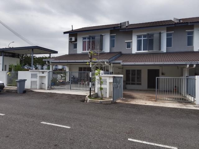 Rumah 2 tingkat di iringan bayu untuk disewa sesuai utk keluarga baru 1