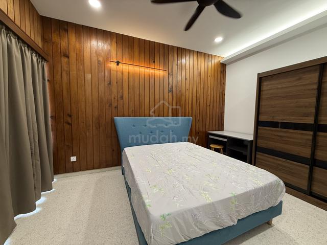 Newly remodelled! Cosy living. 5 premium rooms featuring private bath 1