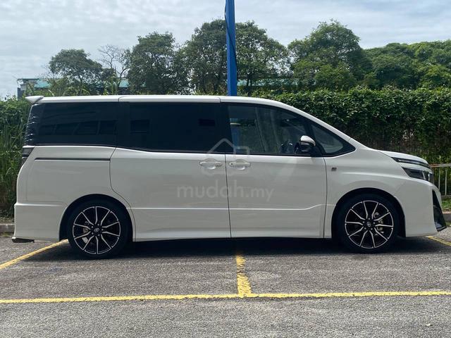 2021 Toyota VOXY 2.0 GR SPORT - 2
