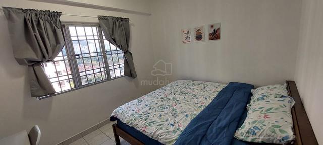 Large King Room 100m from Mutiara MRT Station 2