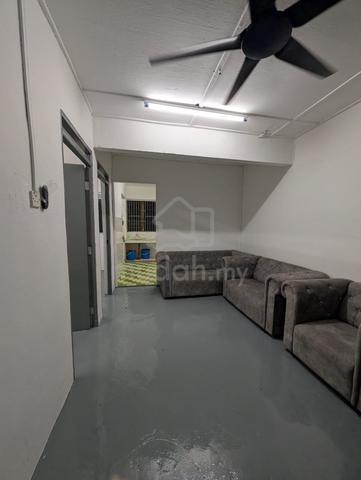 Flat Taman Ungku Tun Aminah 1