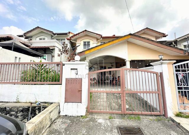 Double Storey Intermediate Terrace Bandar Putra Permai, Seri Kembangan 1