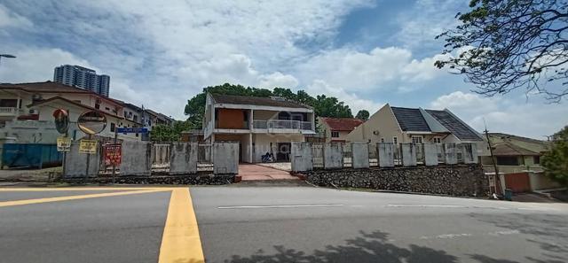 Taman Connaught (Cheras) - Facing Main Road & Near Night Market 1