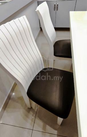 6ft Synthetic Marble Dining Table + 6 Solid Wood C - photo 2 of 3