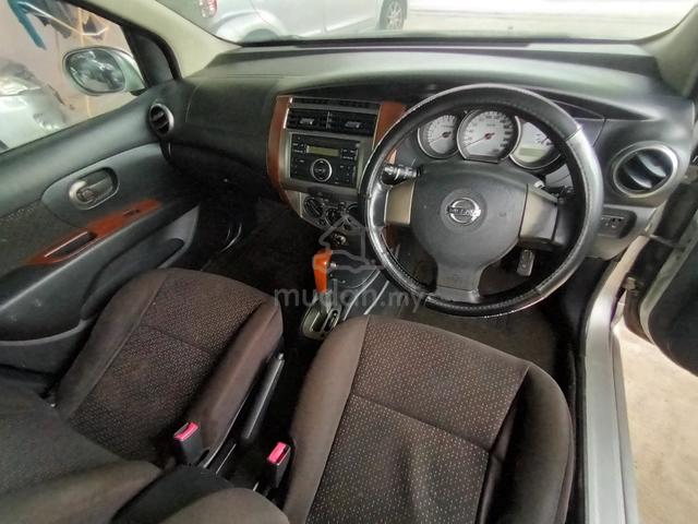 Direct Owner Nissan GRAND LIVINA Auto 2012 - 3