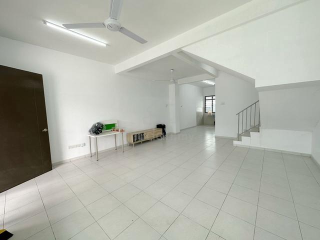 Scientex Utama @ Senai 2Storey Unfurnish Good Condition 1