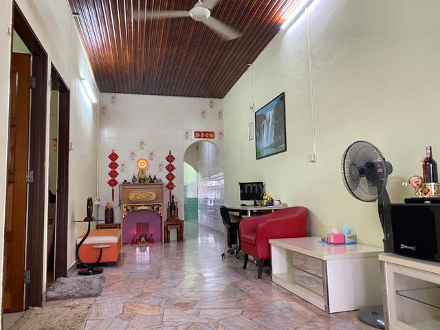 Single Sty Terrace Corner At Jelutong, Nice Area, Rare In The MArket 1