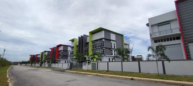 3 Storey Semi-D Factory For Rent, Puchong Kilang Disewa 1