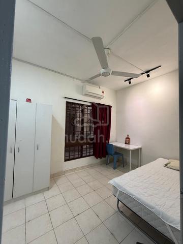 single room female available for rent Petaling jaya Palm spring 1