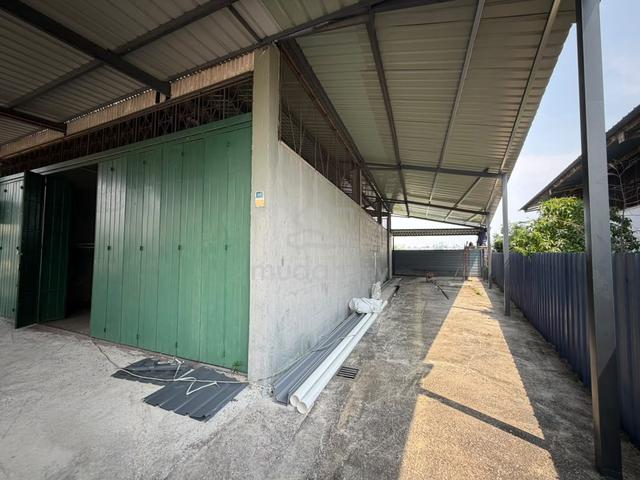 Factory for Rent Malim Jaya | Extended Awning 1
