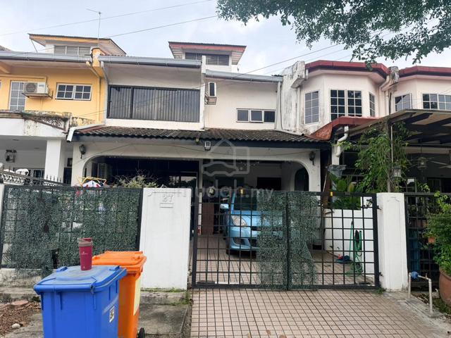Facing Open. Teres 2 Tingkat, Seksyen 11 Shah Alam. Renovated Unit. 1