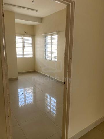 Below Market!!!!  Superlink  2Storey Intermediate Terrace, DKayangan 4