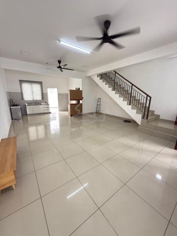 2-ꜱᴛᴏʀᴇʏ Starling @ Bandar Rimbayu | 3R3B | Partially Furnished | RENT 1