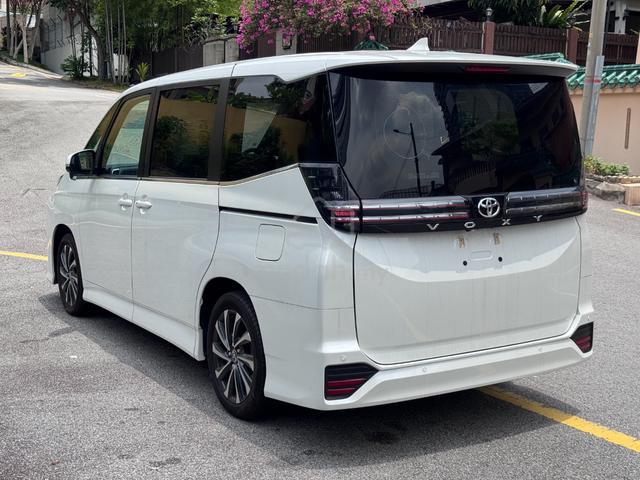 11K KM HUD DIM APPLE PLY 7SEATR Toyota VOXY 2.0 SZ - 4