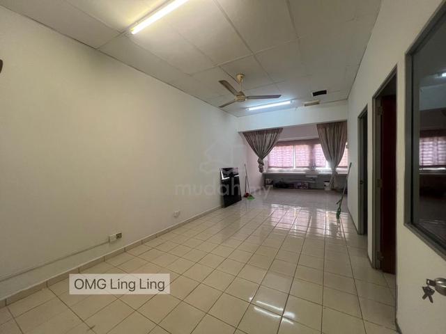 Bukit tinggi 2, Klang-First Floor Shoplot For Rent 1