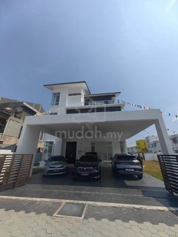 New 3 Storey Bangalow Big land size Gated Guarded 1