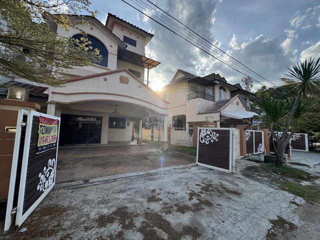 Luxury Semi-Detached House 1
