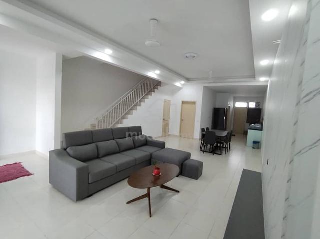Double Storey / Pasir Gudang / 4 Bed 3 Bath / Almost Furnished 1