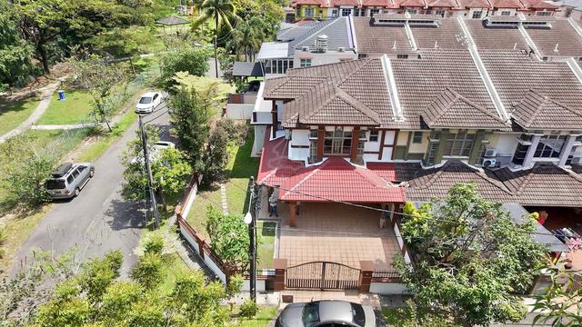 CORNER + GATED GUARDED ! 2-Storey Terrace, Taman Putra Prima Puchong 1
