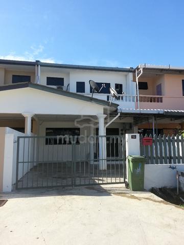 Double Storey house for rent at Beverly Hills Bintulu 1